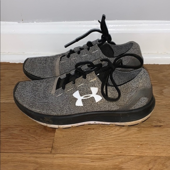 Under Armour Shoes - 🐠super comfy under armour sneakers!